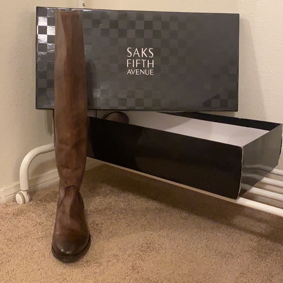 BRAND NEW - Saks Fifth Avenue Knee Boots w/Box - Picture 3 of 5